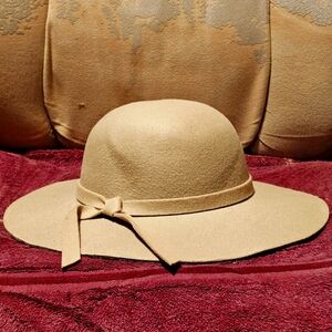 Girls Round Flat Brim Hat- Camel
